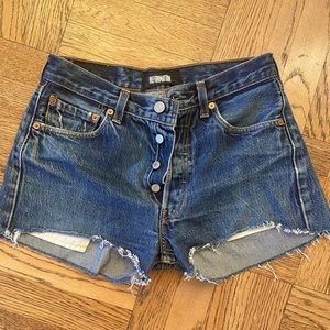 Super cute, vintage reformation Levi shorts